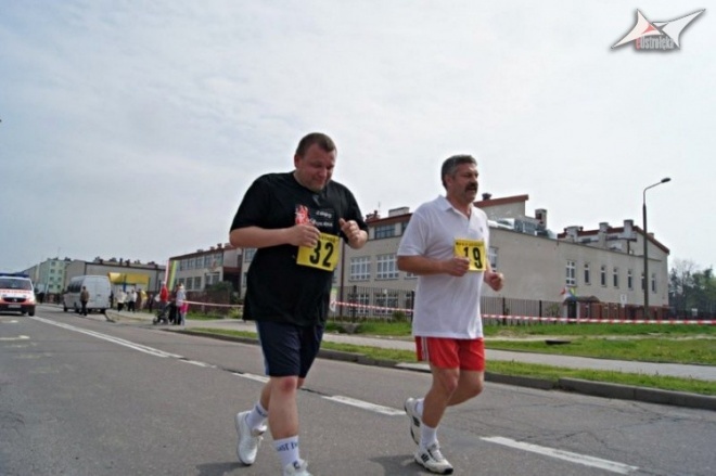 XVI Międzynarodowy Półmaraton Kurpiowski w Ostrołęce - PRZEDBIEGI (09.05.2010) - zdjęcie #47 - eOstroleka.pl